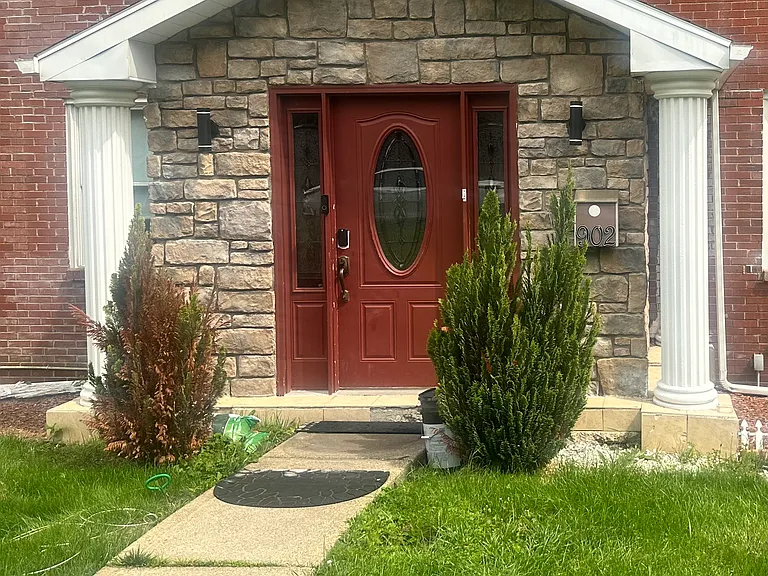 902 Garden City Dr — Photo 2