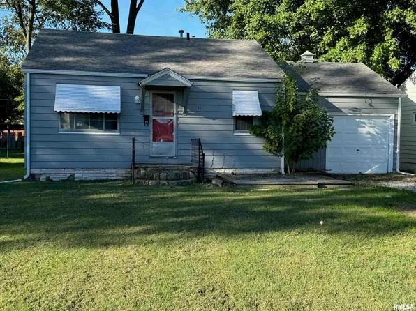 411 W 5th St, Benton, IL 62812