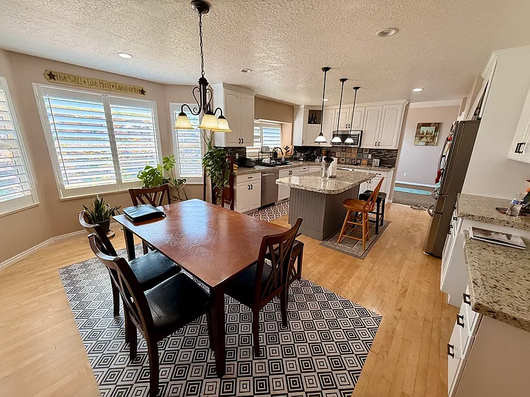 1090 E Fairway Dr — Photo 7