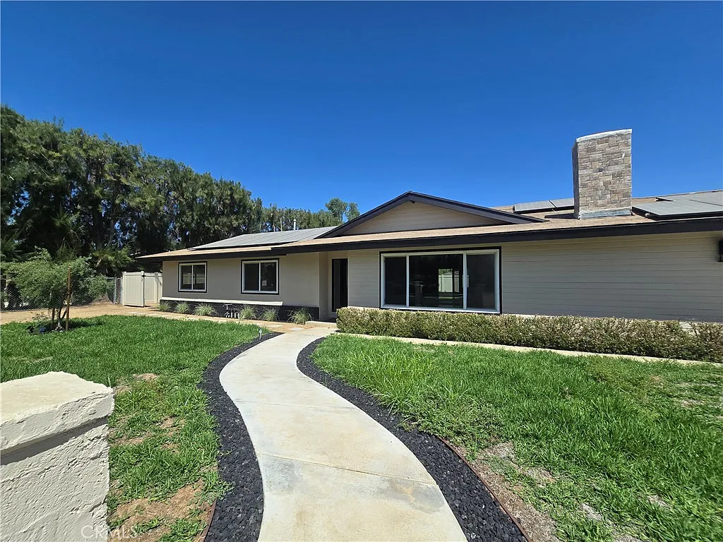 3 bed, 1556 sqft, $4,800 — Photo 1