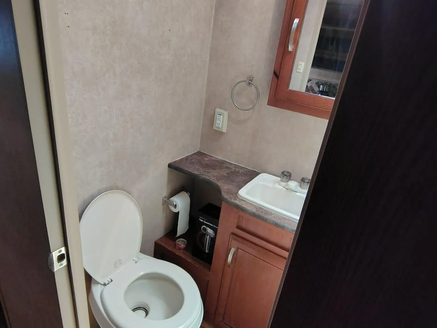 4 bed, 7.0 bath, 2226 sqft, $1,728 — Photo 3