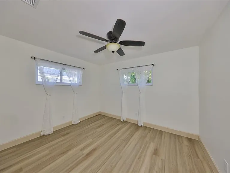 1727 New Hampshire Ave NE — Photo 20