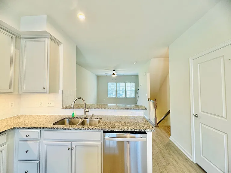 18374 Reaper Hill Ct — Photo 5
