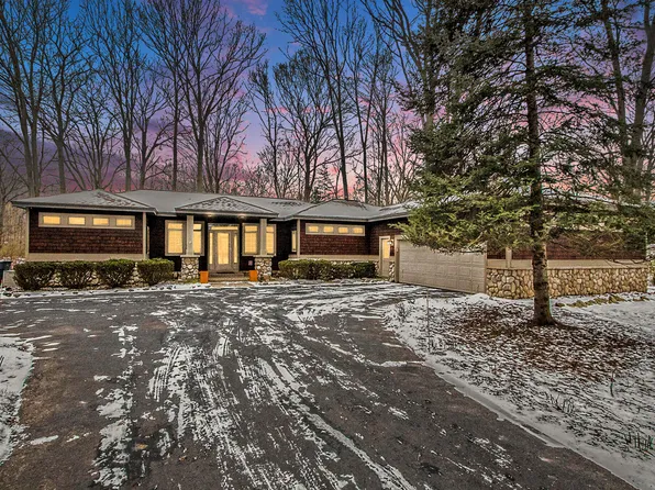 38 Wilderness Rdg, Saugatuck, MI 49406
