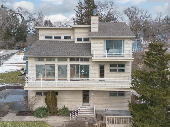 2019 Silvertip Ln, Long Beach, IN 46360