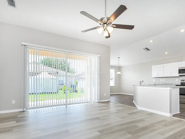 1221 Barclay Wood Dr — Photo 4