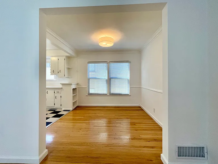 1266 N Laurel Ave #3 — Photo 5