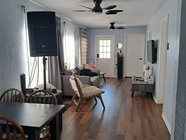 1144 Myrtle St — Photo 3