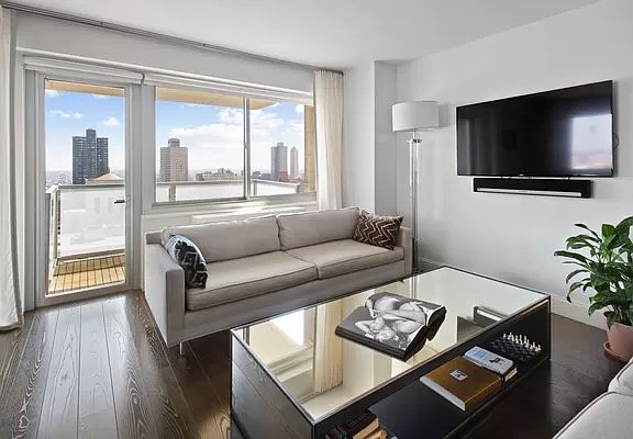 5th image of 250 E 87th St APT 27-H