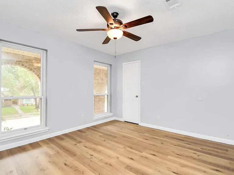 17903 Nanes Dr — Photo 42