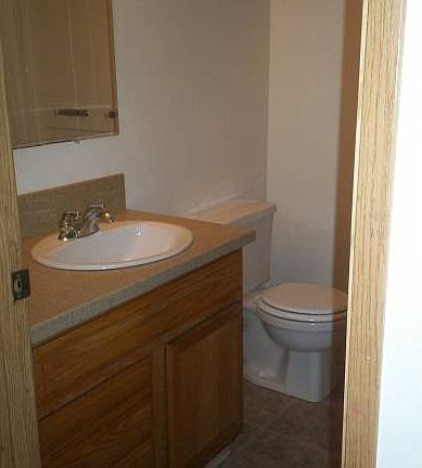 full bathroom w/deep tub