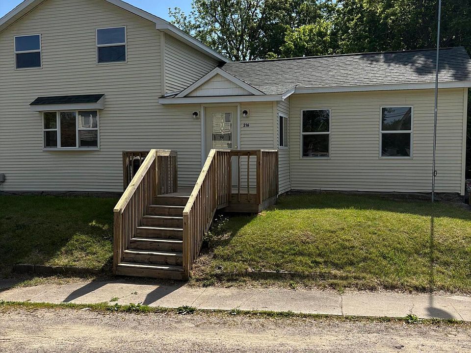 1st image of 216 N Maple St