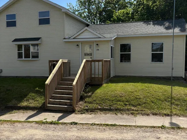 216 N Maple St, Fowler, MI 48835