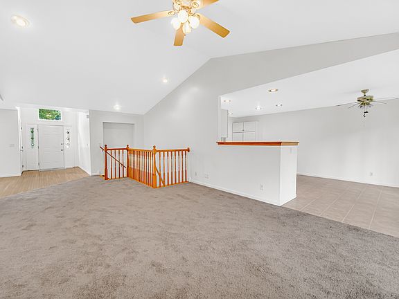 3rd image of 2 Hilgert Ct