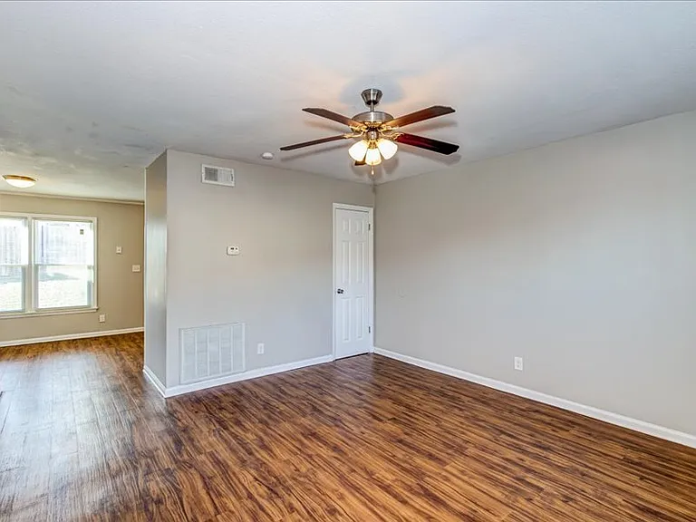 2201 Walden Dr — Photo 13