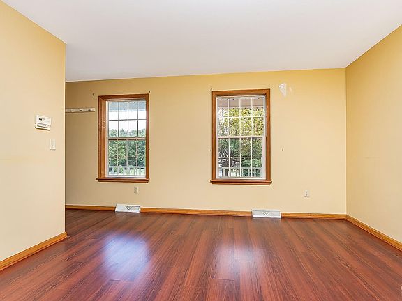 4th image of 1 Crestwood Lane