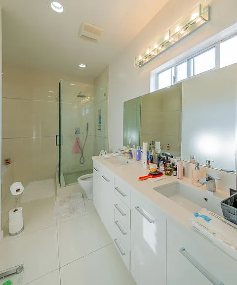 2256 Montrose Ave #2 — Photo 13
