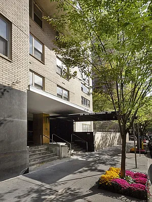 Sold by Sotheby's International Realty | media 14