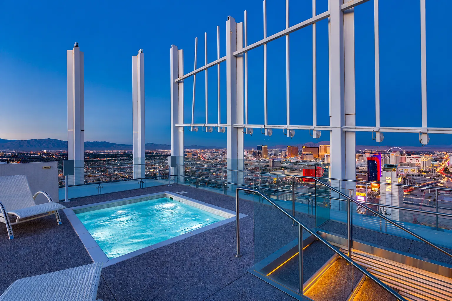 4 bed, 4.5 bath, 6500 sqft, $50,000 — Photo 1