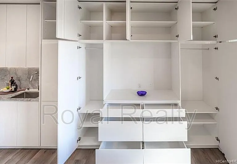 987 Queen St #327 — Photo 3