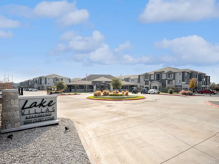 Lake Villas Apartments — Photo 30