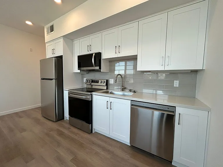 4015 Richmond St #302 — Photo 8