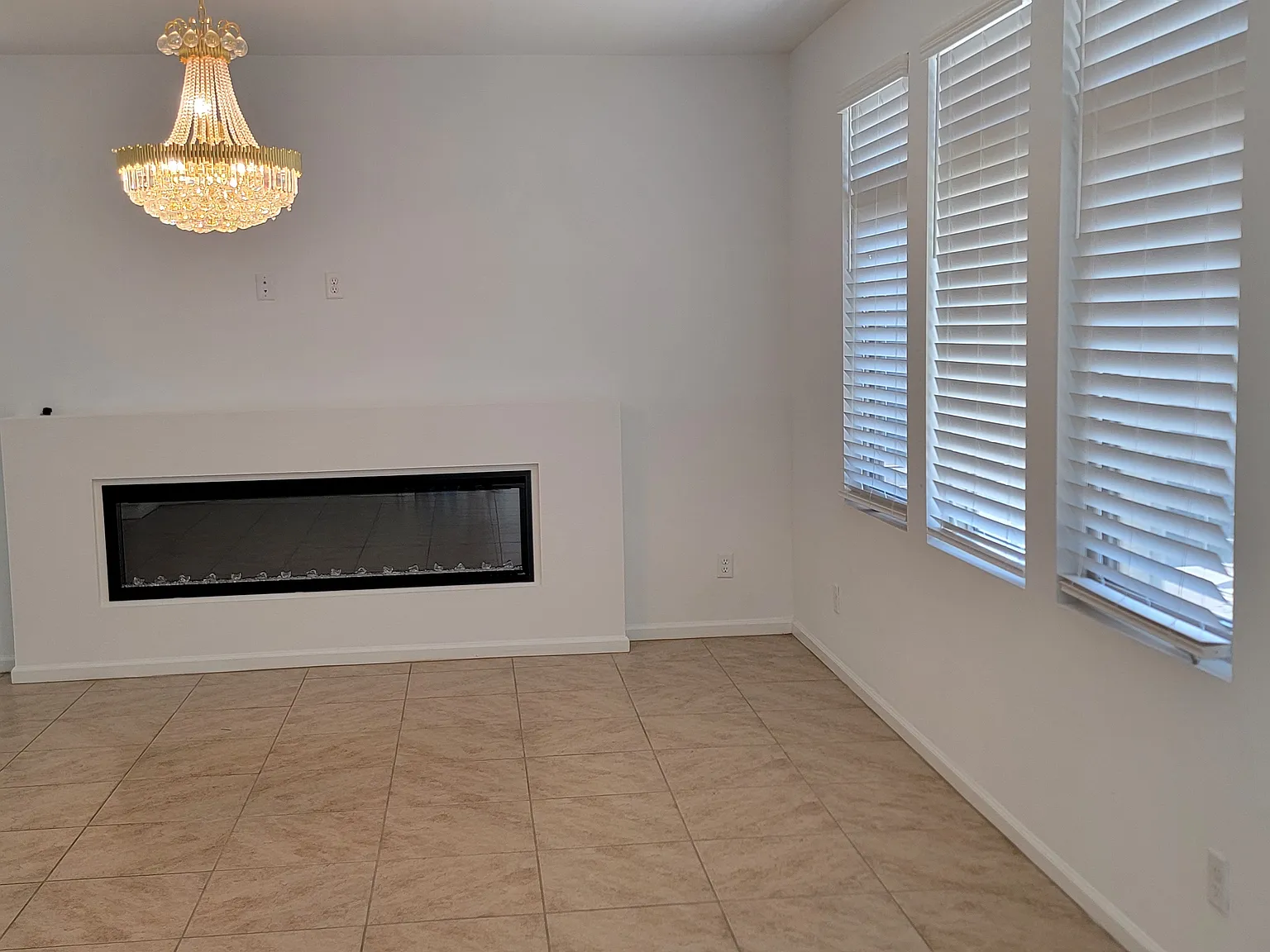 4 bed, 2276 sqft, $2,800 — Photo 2