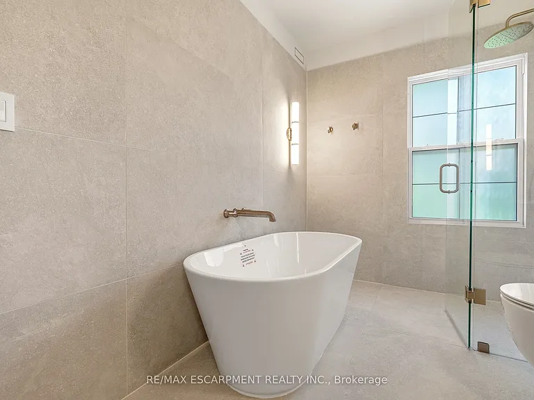 131 Markland St — Photo 34