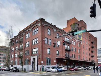 416 NW 13th Ave APT 304, Portland, OR, 97209