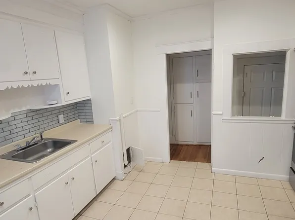 28 Brook St #1, Manchester, NH 03104