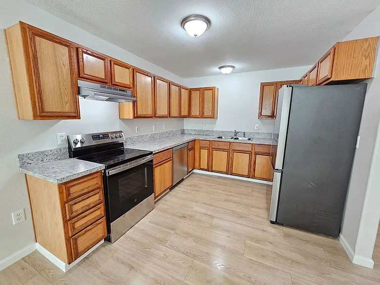 9833 N Lombard St — Photo 3