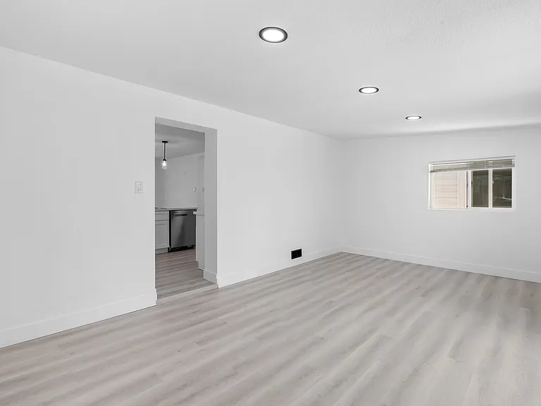 2640 Oneida St — Photo 10