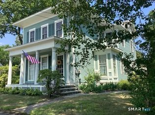 21 High St #B, Clinton, CT 06413