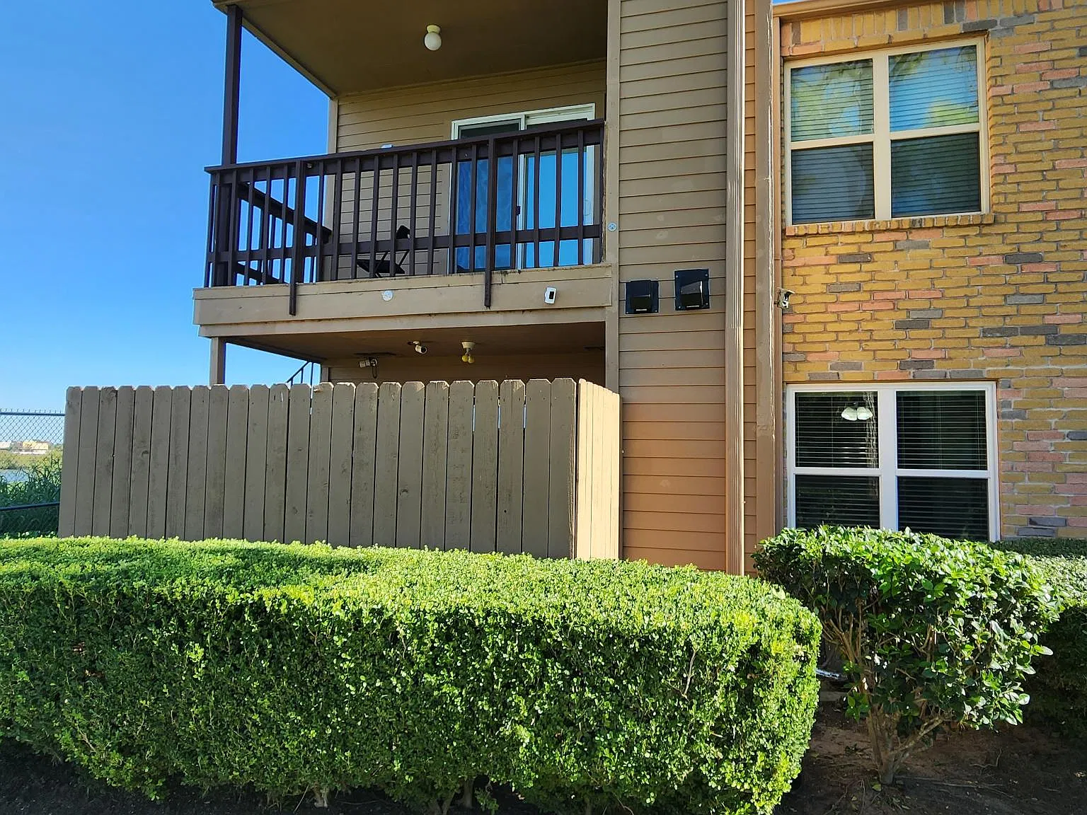 10555 Turtlewood Ct — Photo 3
