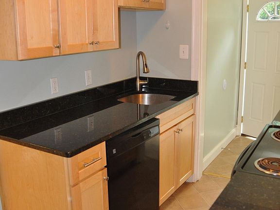 5th image of 1210 N Lincoln St