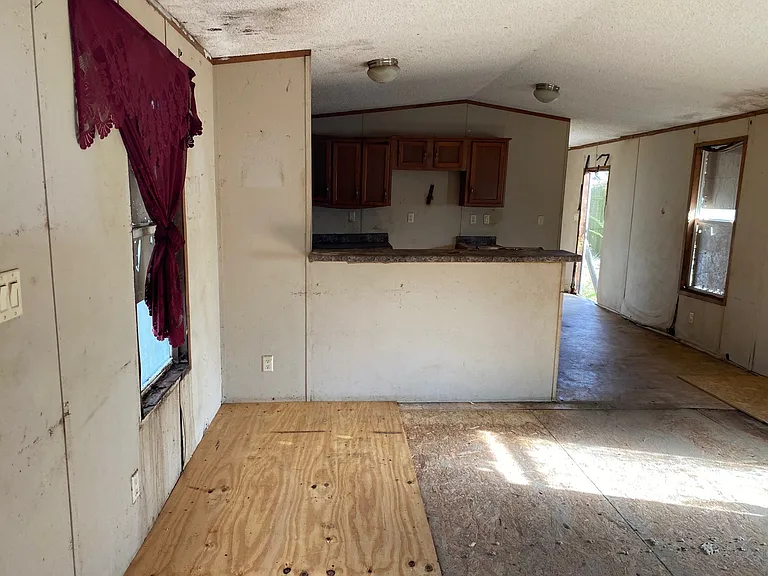 1233 Suncrest Cir — Photo 9