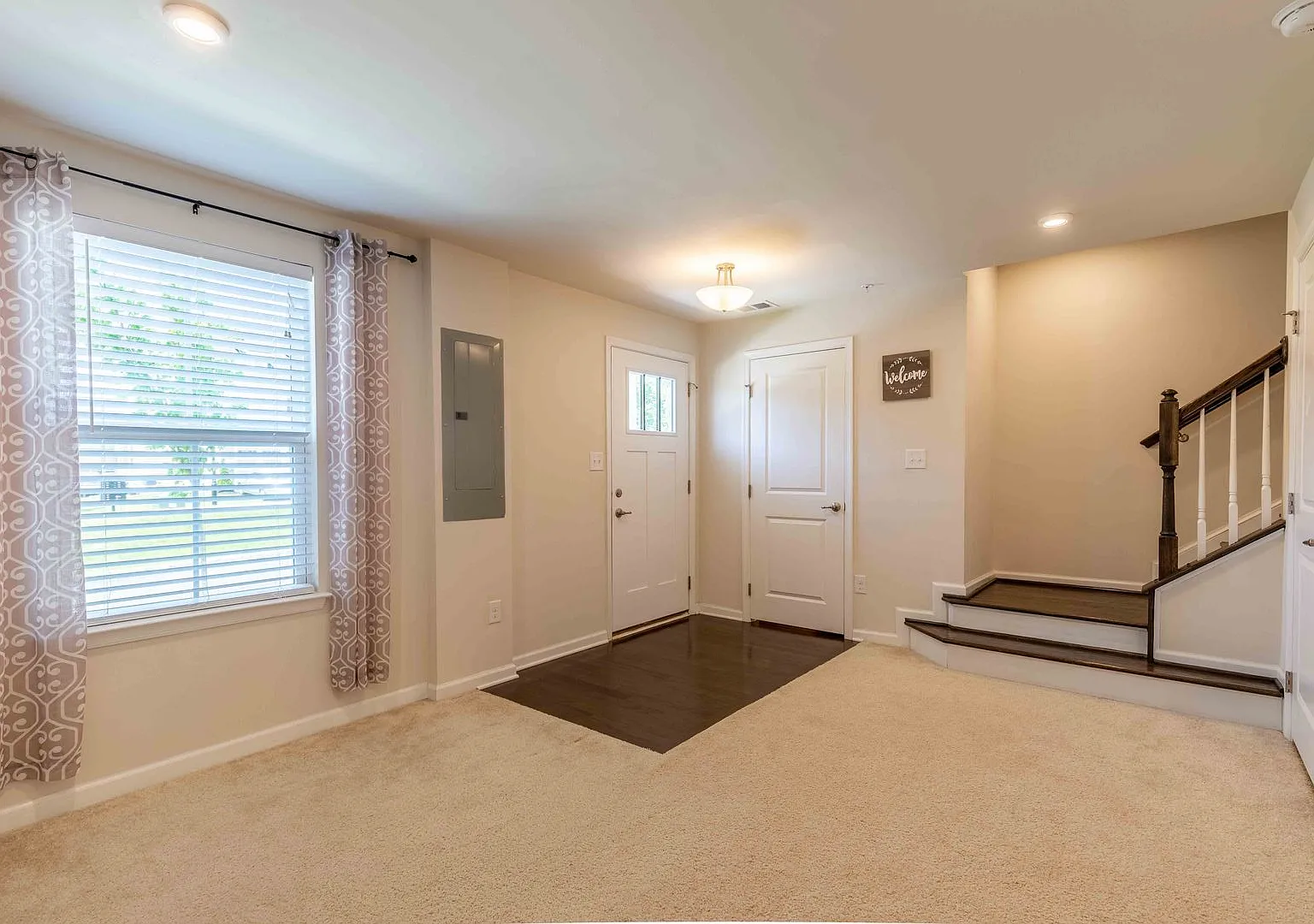 Luxury Townhouse in Stonecliffe of Atwater! — Photo 3