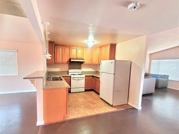 4th image of 1647 N Barranca Ave