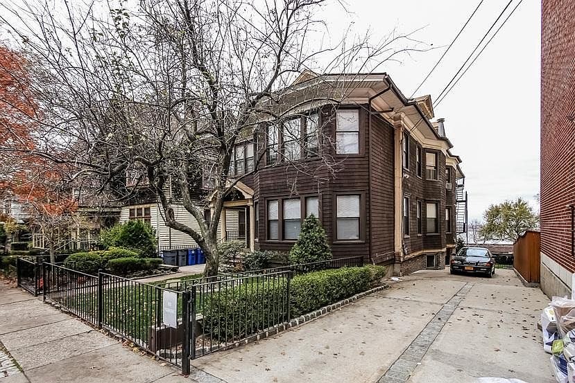 1st image of 135 Saint Marks Pl