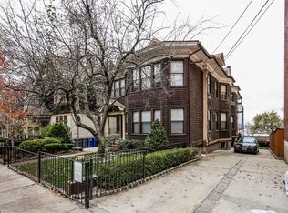 135 Saint Marks Pl, Staten Island, NY 10301