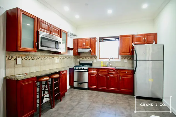 Rented by Grand & Co. | media 3
