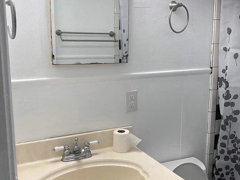 607 N Duck St — Photo 17