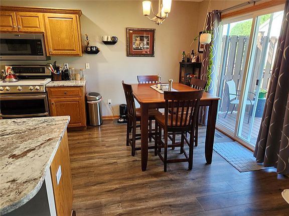4th image of 1127 Venbury Dr