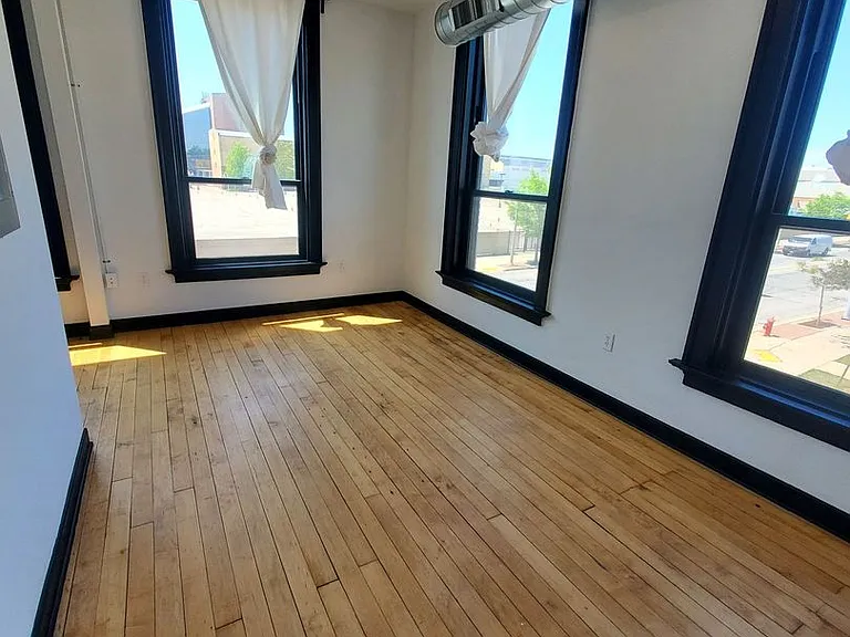 The Berm - 2001 10th Ave (24 Units Luxury Apartments) — Photo 21