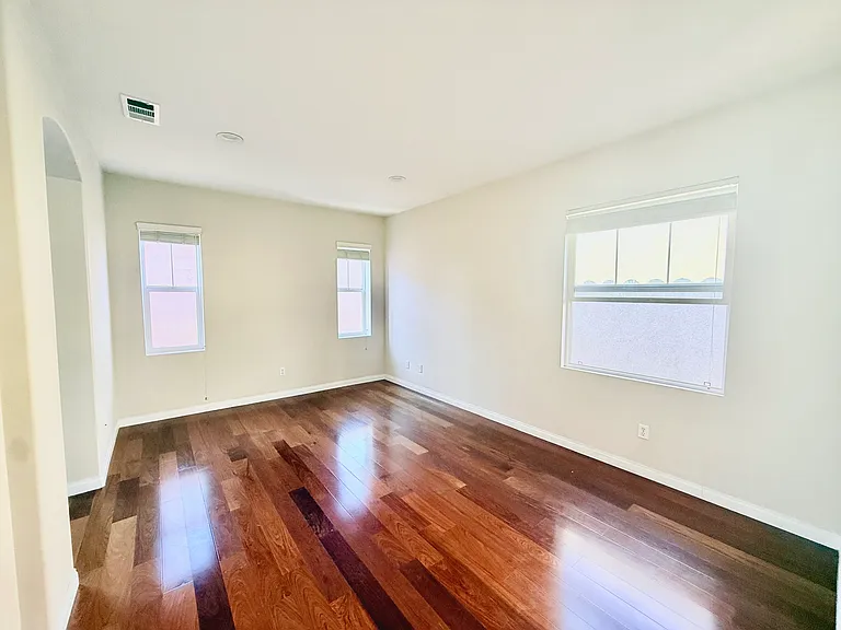 20512 Earl St — Photo 15