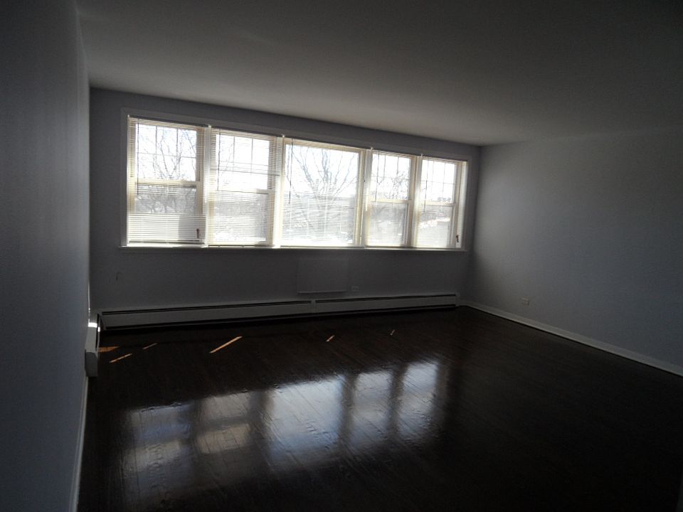 1st image of 7200 N Claremont Ave APT 301