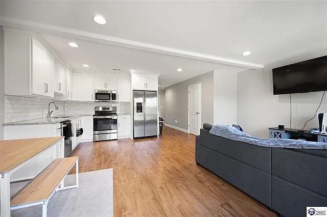 113 Graystone Court - 1 — Photo 2