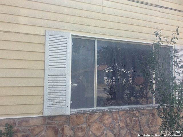 2nd image of 3306 W Travis St