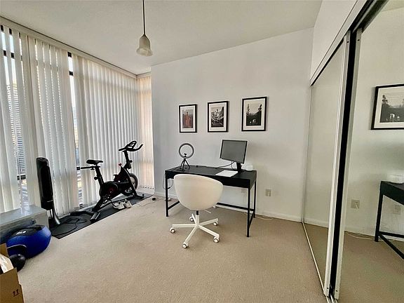 4th image of 38 Grenville St #2609