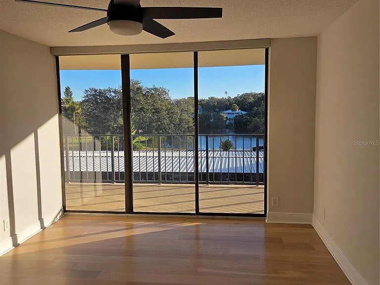 100 Oakmont Ln #305 — Photo 23